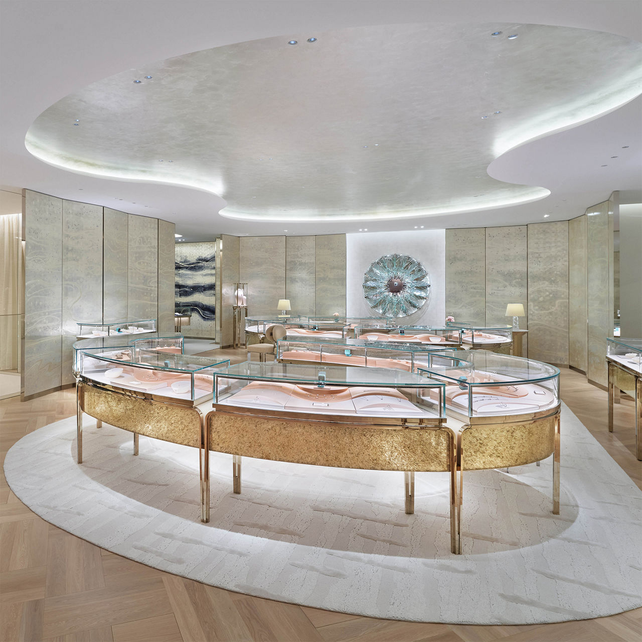 <h2>Ginza Flagship</h2>