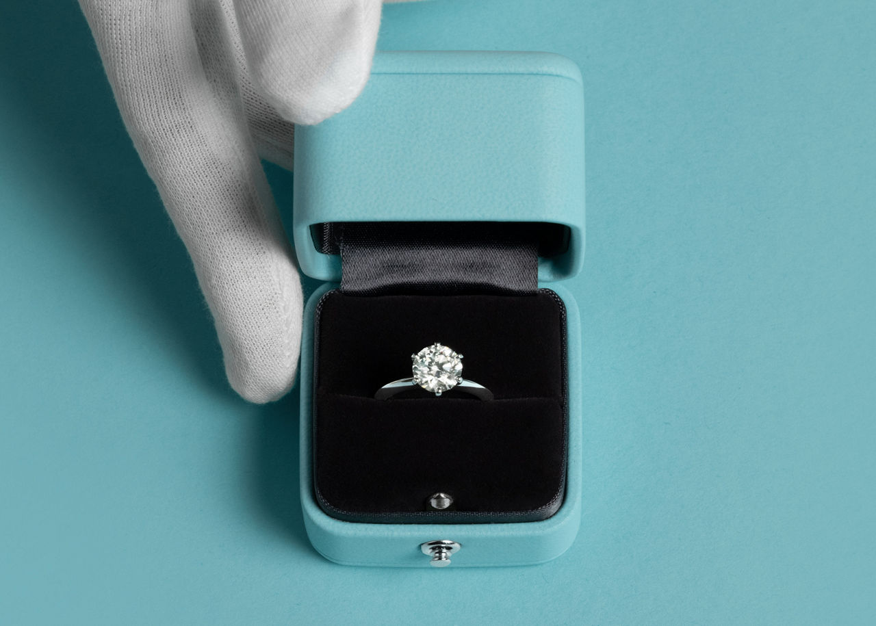 Chat with a Anjeya Diamond Expert