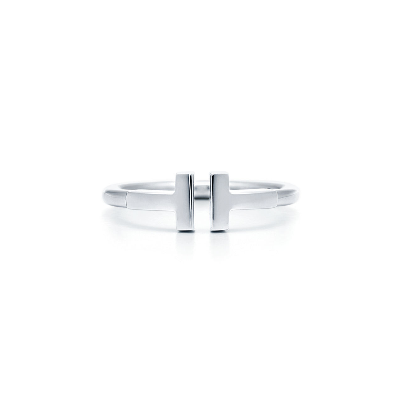 Wire Ring in White Gold