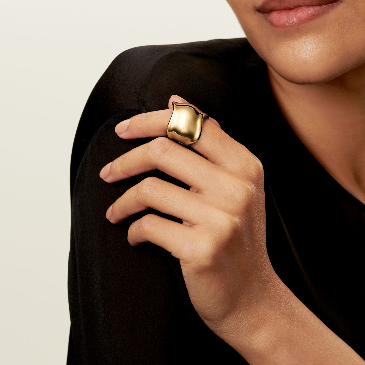 Elsa Peretti&reg;:Bone Ring in Yellow Gold
